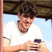 Ragazzo amante delle lingue, in particolare spagnolo, italiano, storia e geografia che offre lezioni private per ragazzi a Torino.